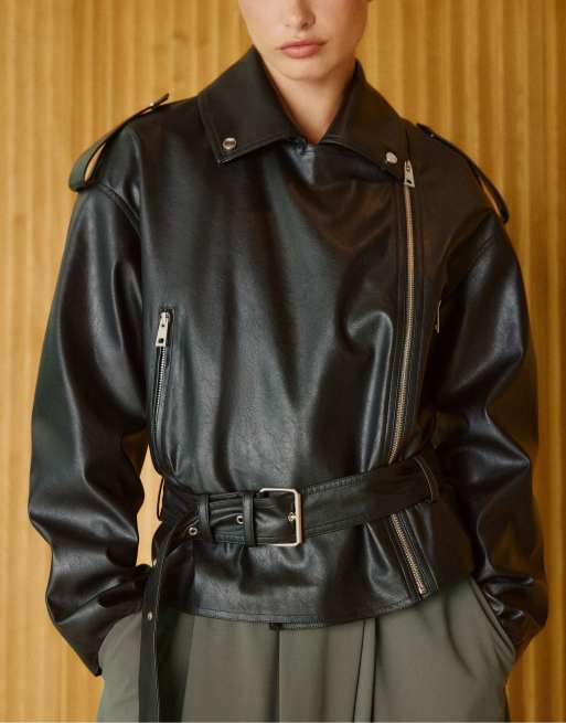 Stradivarius bikerjack met leerlook en riem in zwart, 5 van 7
