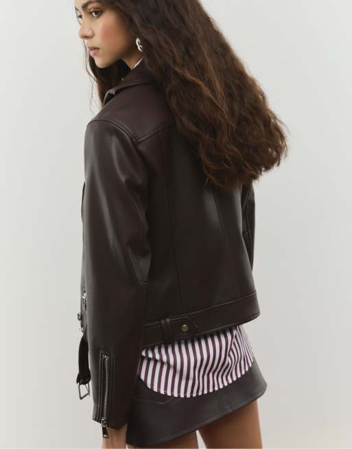 Stradivarius – Bikerjacke aus Kunstleder in Braun, 4 von 4
