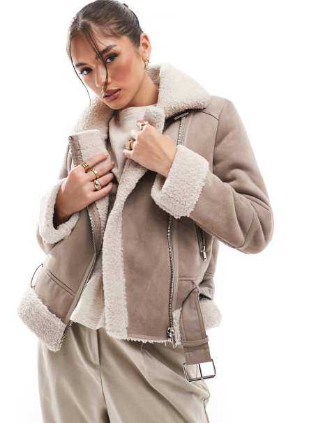 Stradivarius – Bikerjacke in Beige mit Teddyfutter - view 1