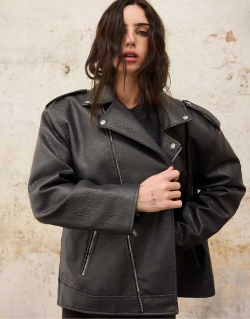 Stradivarius Bikerjacke in Lederoptik in Dunkelgrau, 2 von 7