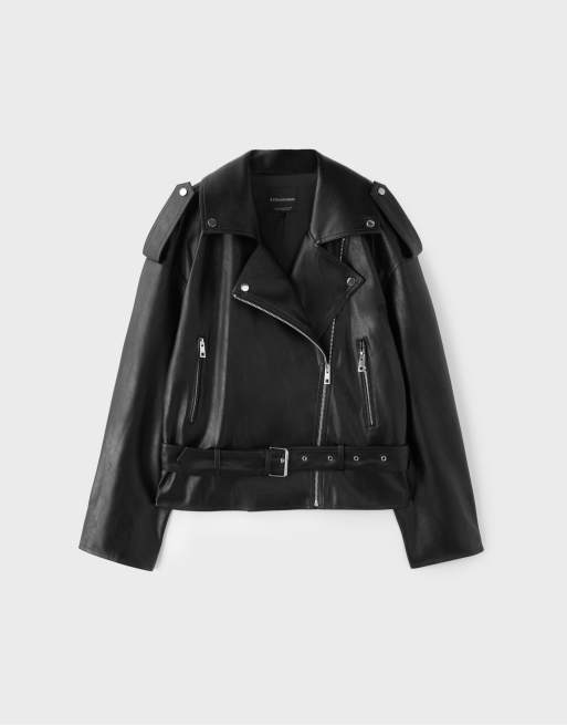 Stradivarius Bikerjacke in Lederoptik mit Gürtel in Schwarz, 6 von 7