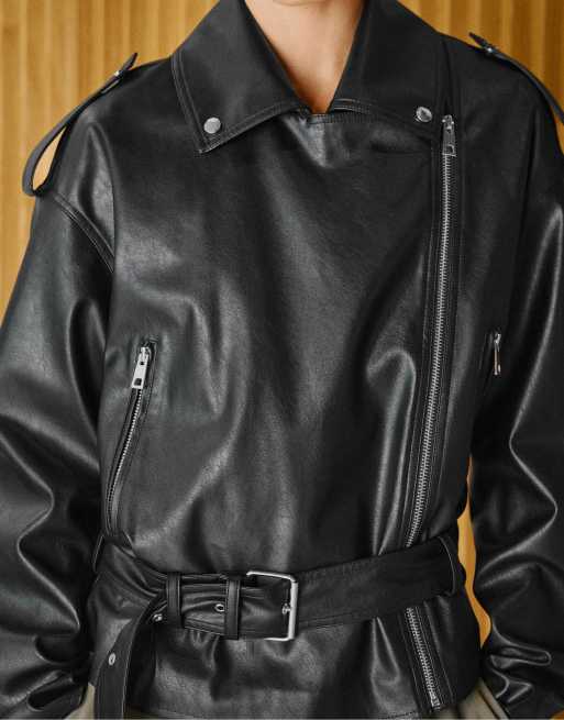 Stradivarius bikerjakke i læderlook med bælte i sort, 4 af 7