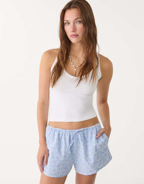 Stradivarius – Blå shorts med kontrastfärgad broderi - view 1