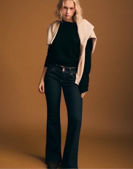 Stradivarius – Blå, tvättade jeans med låg midja, klockade ben och två metallknappar, 3 av 4