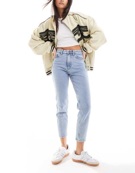 Stradivarius - Blåtvättade, stretchiga mom jeans i bomull och smal passform - LBLUE - view 1