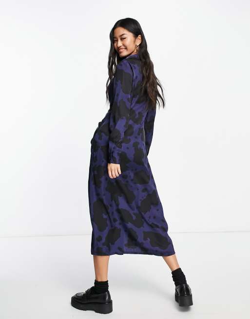 Stradivarius – Blau bedrucktes Hemdkleid aus Satin mit verdrehtem Detail, 2 von 4