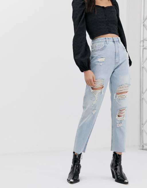 Stradivarius – Blaue Mom-Jeans mit Zierrissen