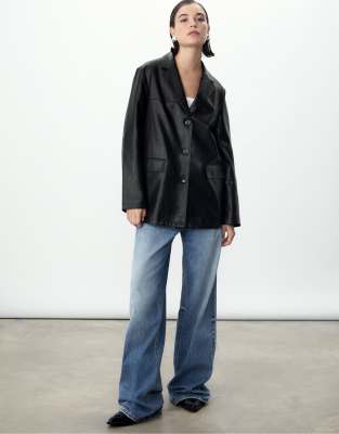 Stradivarius - Blazer aus Kunstleder in Schwarz