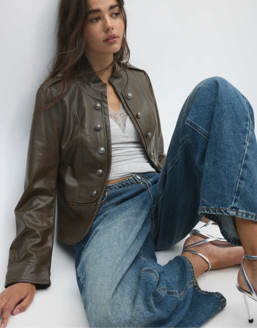 Stradivarius blazer i læderlook med graverede knapper i khaki, 5 af 7