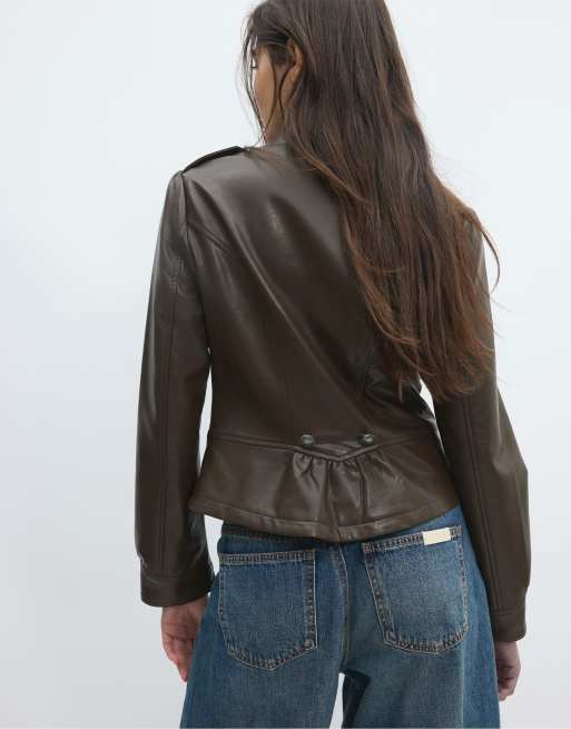Stradivarius Blazer in Lederoptik mit gravierten Knöpfen in Khaki, 3 von 7