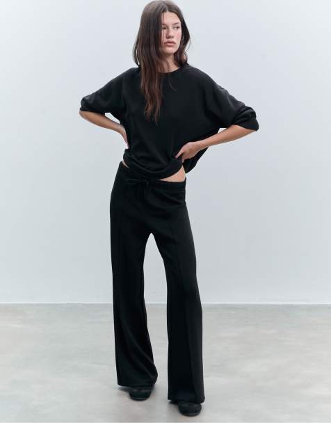 Stradivarius - Bløde og sorte bukser med brede ben og sømdetaljer - view 1