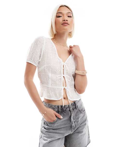 Stradivarius - Blusa corta bianca allacciata sul davanti con maniche a sbuffo - view 1