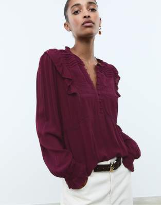 Stradivarius - Bluse in Purpurrot mit Rüschen und Knöpfen-Lila