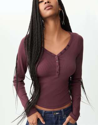 Stradivarius - Bluse in Rot mit Knopfleiste