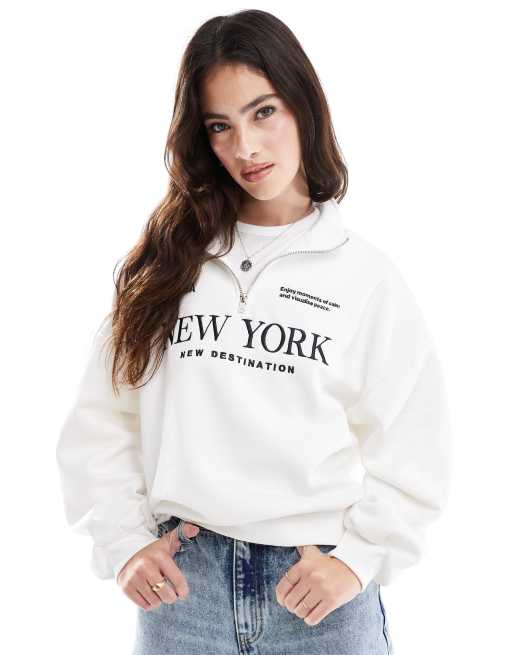 Stradivarius – Bluza w kolorze ecru z napisem „New York” i zapięciem na suwak pod szyją