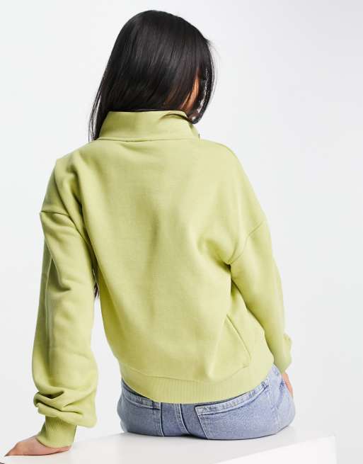 Stradivarius – Bluza w pistacjowym kolorze z suwakiem do połowy długości, 2 z 4