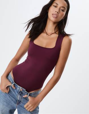 Stradivarius - Body aus Polyamid in Lila mit eckigem Ausschnitt