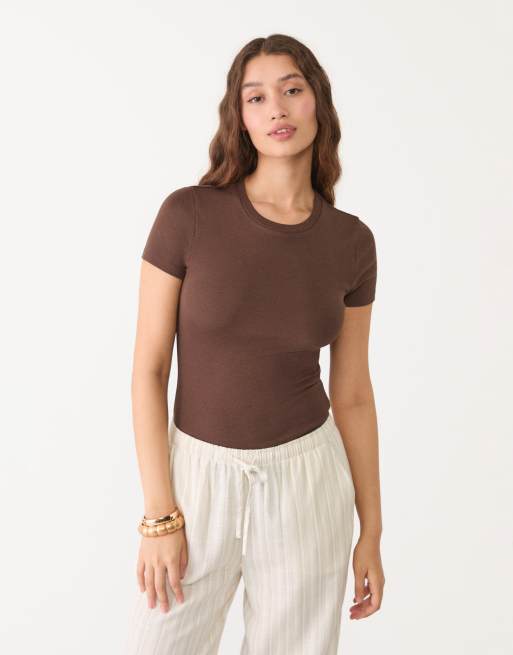 Stradivarius - Body basic marrone con scollo rotondo