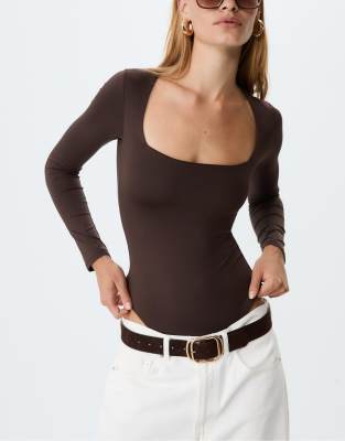 Stradivarius - Body in Braun aus Polyamid mit eckigem Ausschnitt-Brown