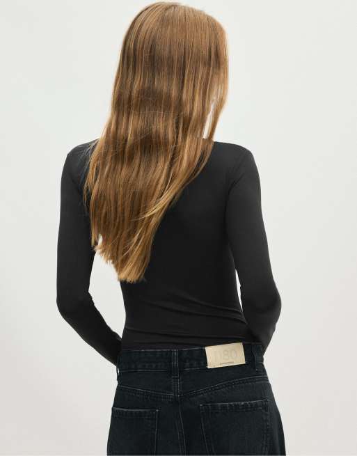 Stradivarius body med v-ringning och rynkning under bysten i svart, 2 av 6
