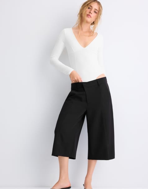 Stradivarius body met V-hals en rimpeling onder de buste in vanille - view 1