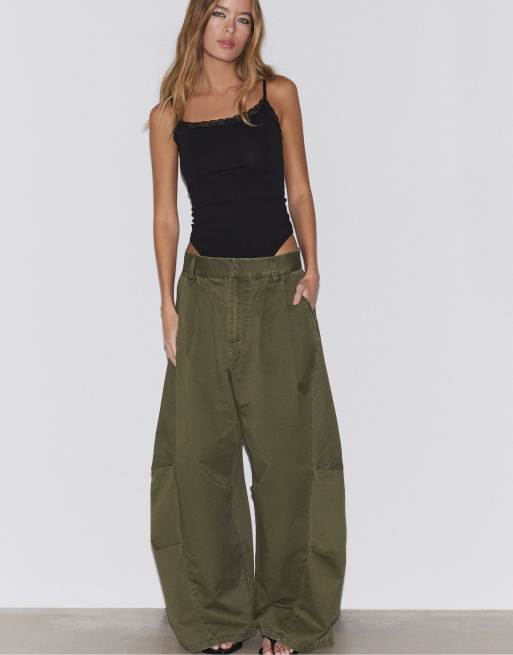 Stradivarius - Body nero con dettagli in pizzo