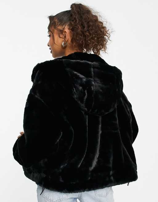 Stradivarius Bomber en fausse fourrure Noir