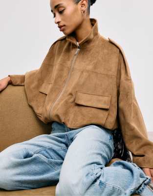 Stradivarius - Bomber en imitation daim - Fauve-Blanc