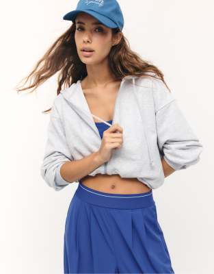 Stradivarius - Bomber-Sweatshirt in Grau meliert mit Kapuze und Print