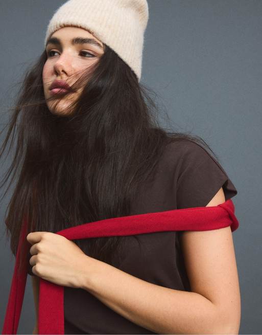 Stradivarius bonnet basique sans revers en écru, 3 de 4