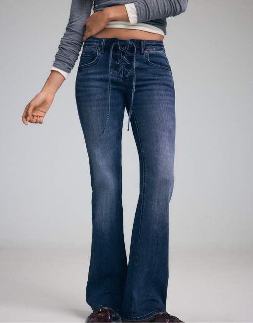 Stradivarius bootcut-jeans med bindedetalje i sort denim med vasket effekt, 2 af 7