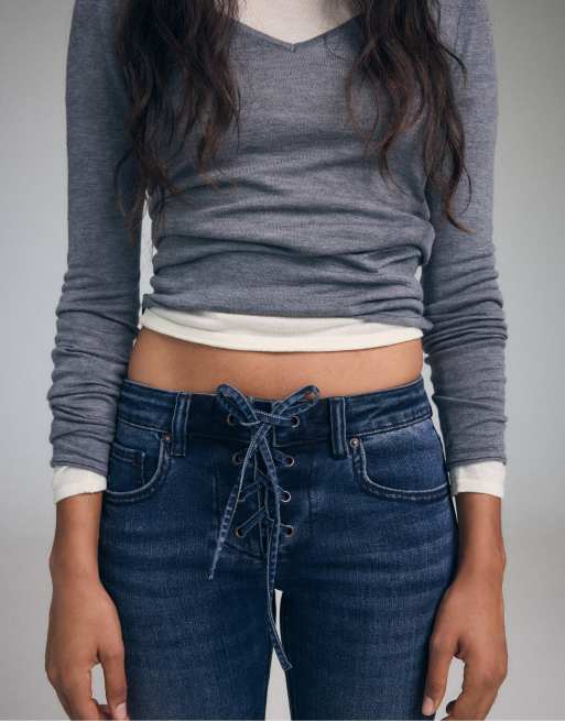 Stradivarius bootcut-jeans med bindedetalje i sort denim med vasket effekt, 4 af 7