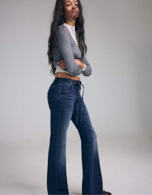 Stradivarius bootcut-jeans med bindedetalje i sort denim med vasket effekt, 5 af 7