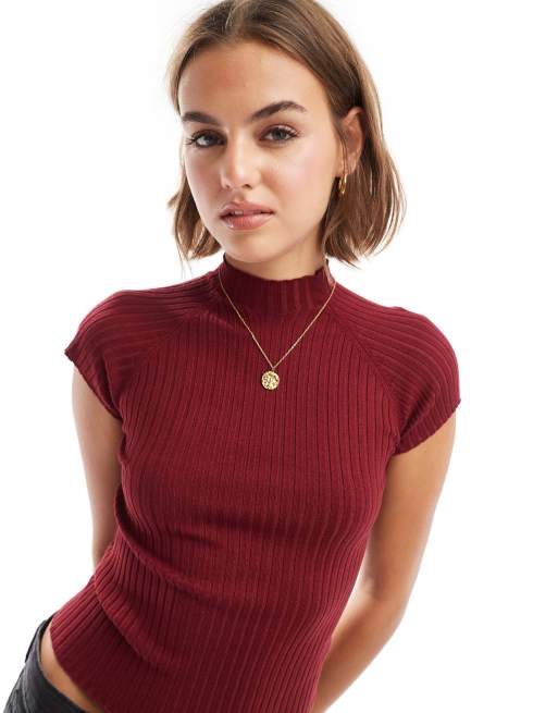 Stradivarius – Bordowy dzianinowy top z krótkim rękawem i golfem