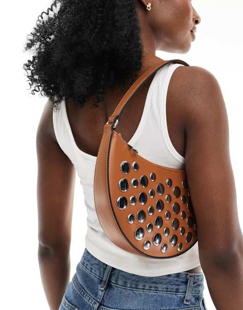 Stradivarius - Borsa a mezzaluna marrone con borchie - view 1