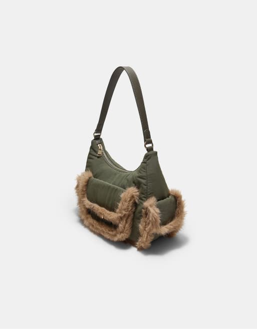 Stradivarius borsa a spalla con tasca in finta pelliccia khaki, 4 di 4