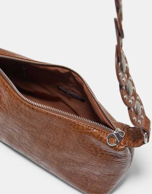 Stradivarius borsa a tracolla in camoscio con borchie color cammello chiaro, 3 di 3