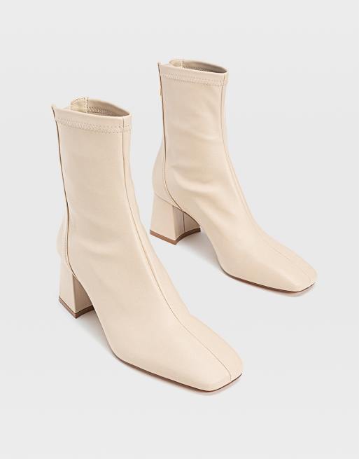 Stradivarius – Botki na średnim obcasie z przeszyciami w kolorze ecru, 2 z 4