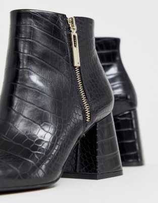 bottines a talon effet croco