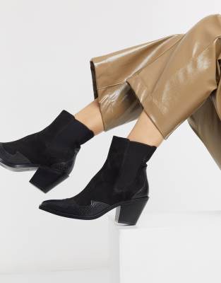 stradivarius pull on chelsea boots in black