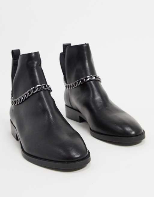 stradivarius pull on chelsea boots in black