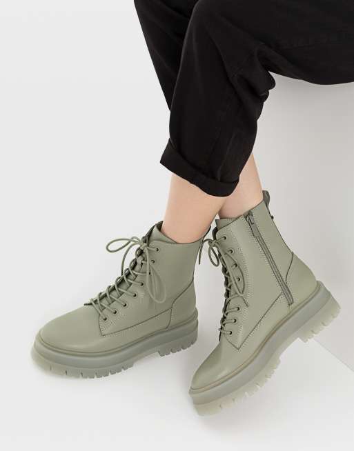 Stradivarius Bottines plates lacets Vert