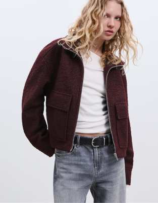 Stradivarius - Bouclé-Jacke in Lila mit Taschen
