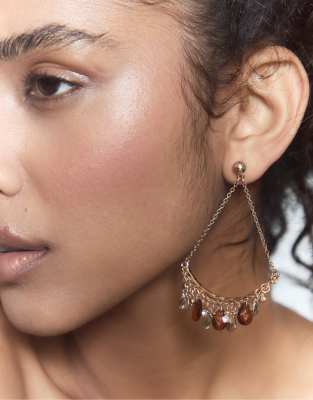 Stradivarius - Boucles d'oreilles avec mini perles - Doré | ASOS