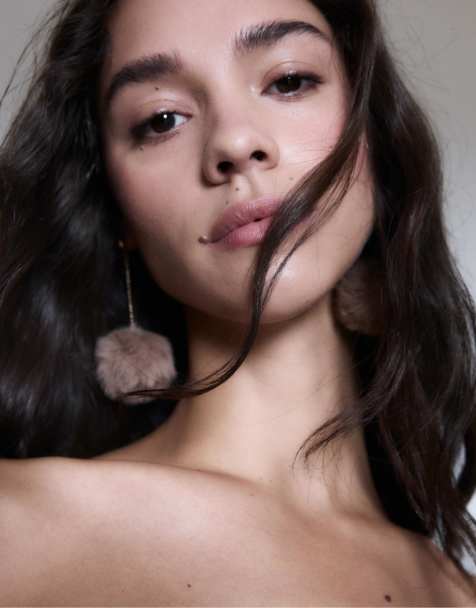 Stradivarius - Boucles d'oreilles chaîne avec pompon en fausse fourrure - Marron - view 1