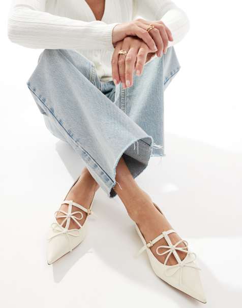 Stradivarius bow detail pointed flat shoes in white - view 1