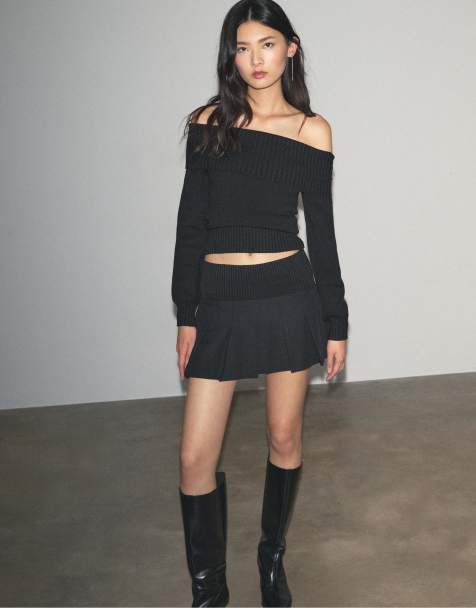 Stradivarius Box pleat mini skort in black - view 1