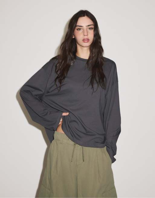 Stradivarius boxy T-shirt met lange mouwen in donkergrijs, 2 van 7
