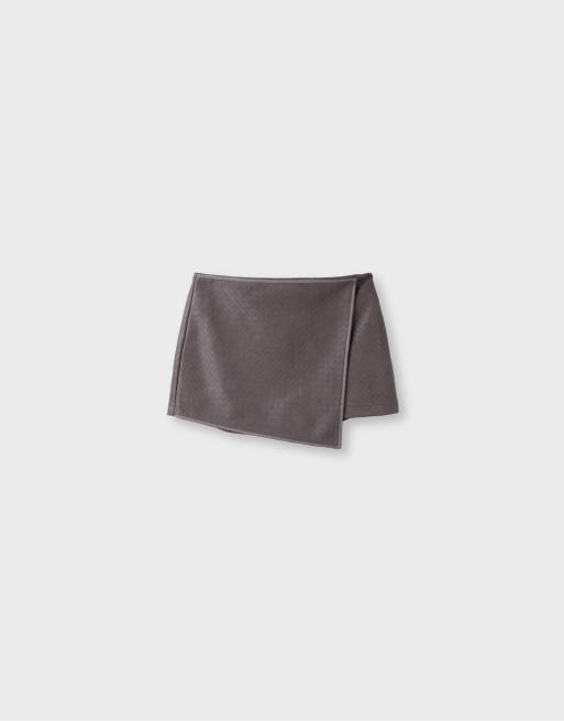 Stradivarius Braided leather effect mini skirt in dark grey, 6 of 7