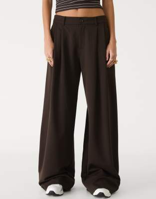 Stradivarius – Braune, elegante Hose mit weitem Bein und Abnähern - view 1